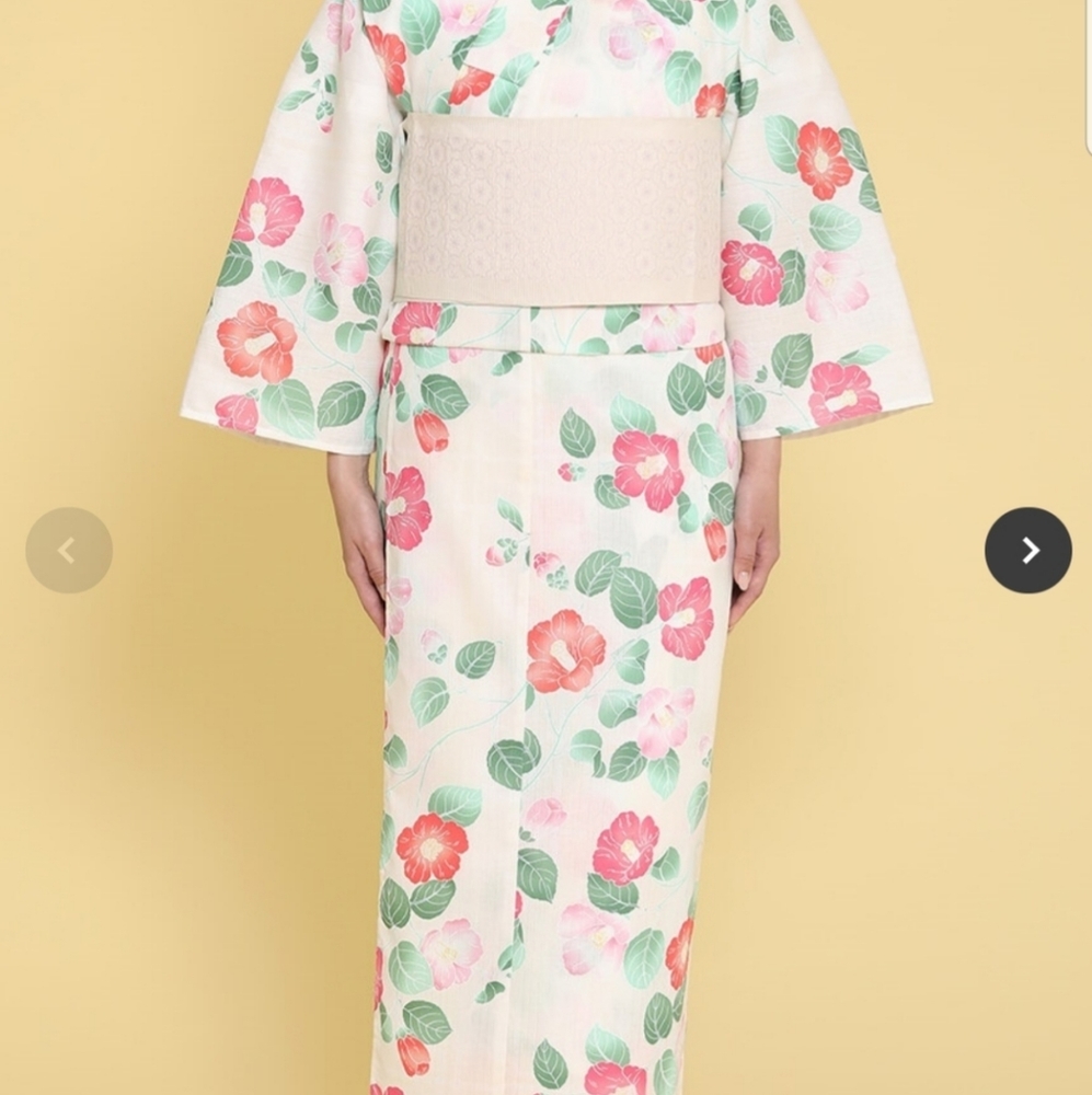 Yukata, Obi, Ribbon, and Geta.  /  4 Pcs